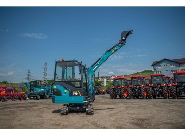 Miniexcavator SUNWARD SWE 17F cabina inchisa de vanzare